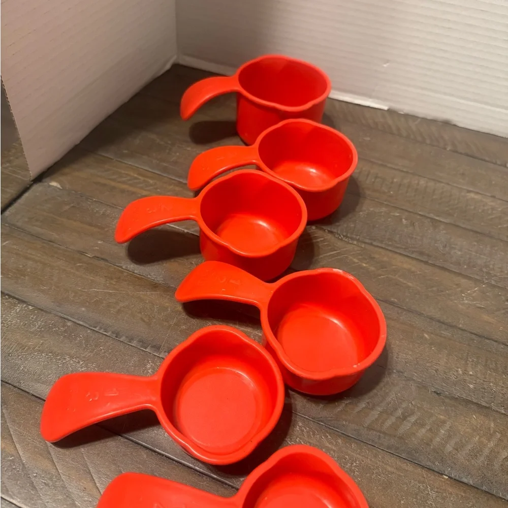 Tupperware Measuring Cup Set